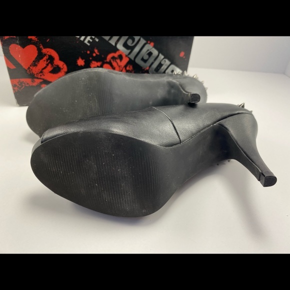 Fergie Black Spiked Heels - Picture 6 of 8